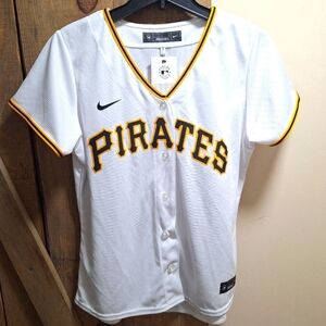 A Nike official MLB Pittsburgh Pirates #10 Reynolds in a mens size large. NWT